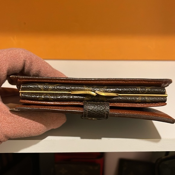 Louis Vuitton Kisslock Wallet - Picture 4 of 13